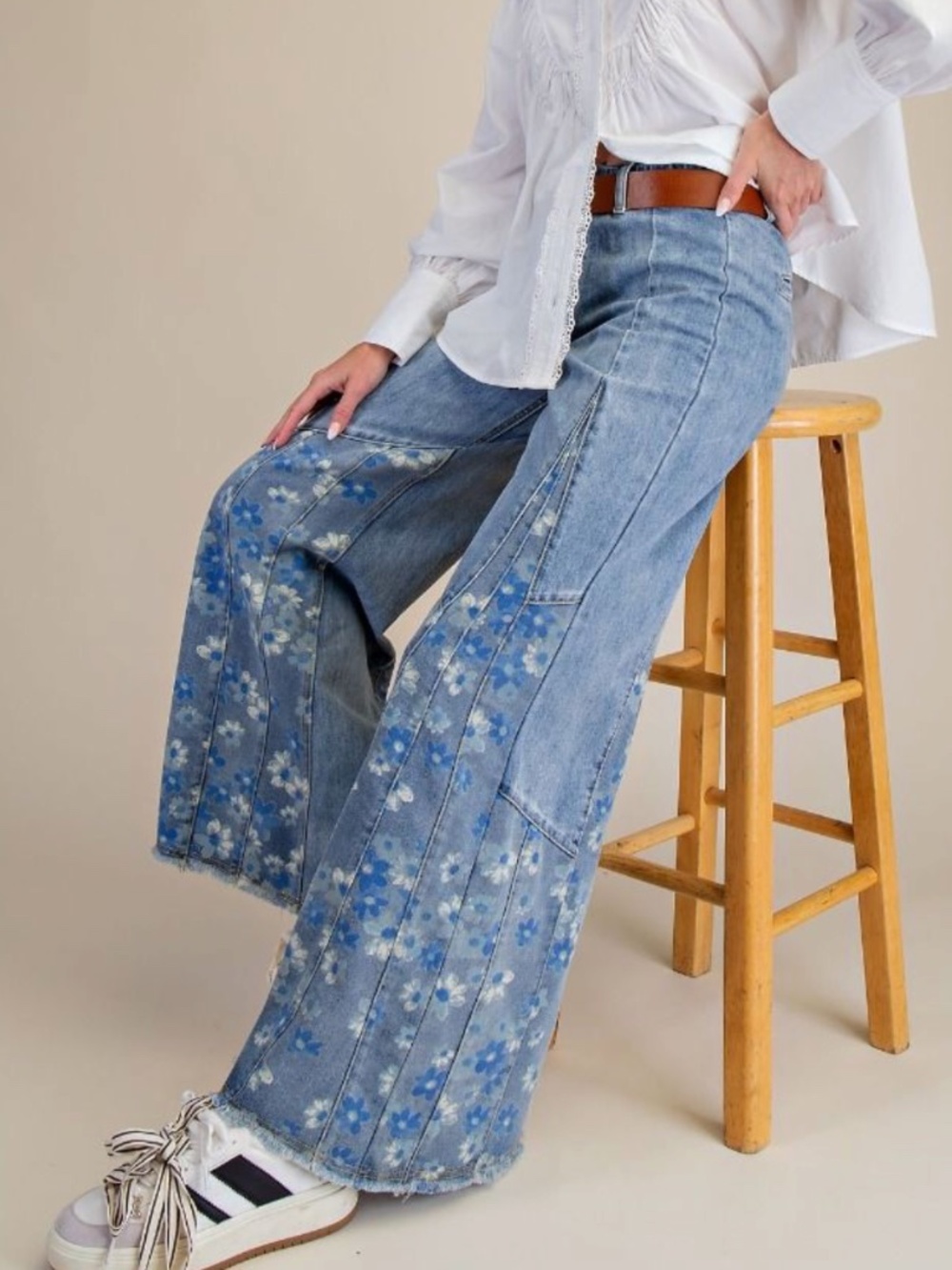Easel Light Wash Floral print Wide leg Frayed Hem Denim Jeans - Picture 2 of 7